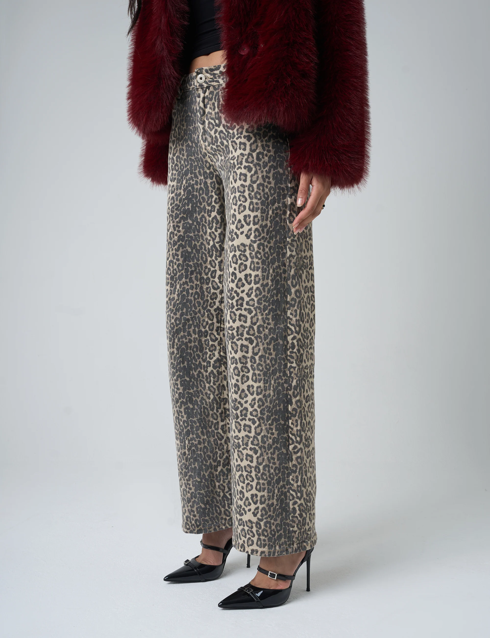 Straight Fit Mid Rise Jean Leopard - Image 2