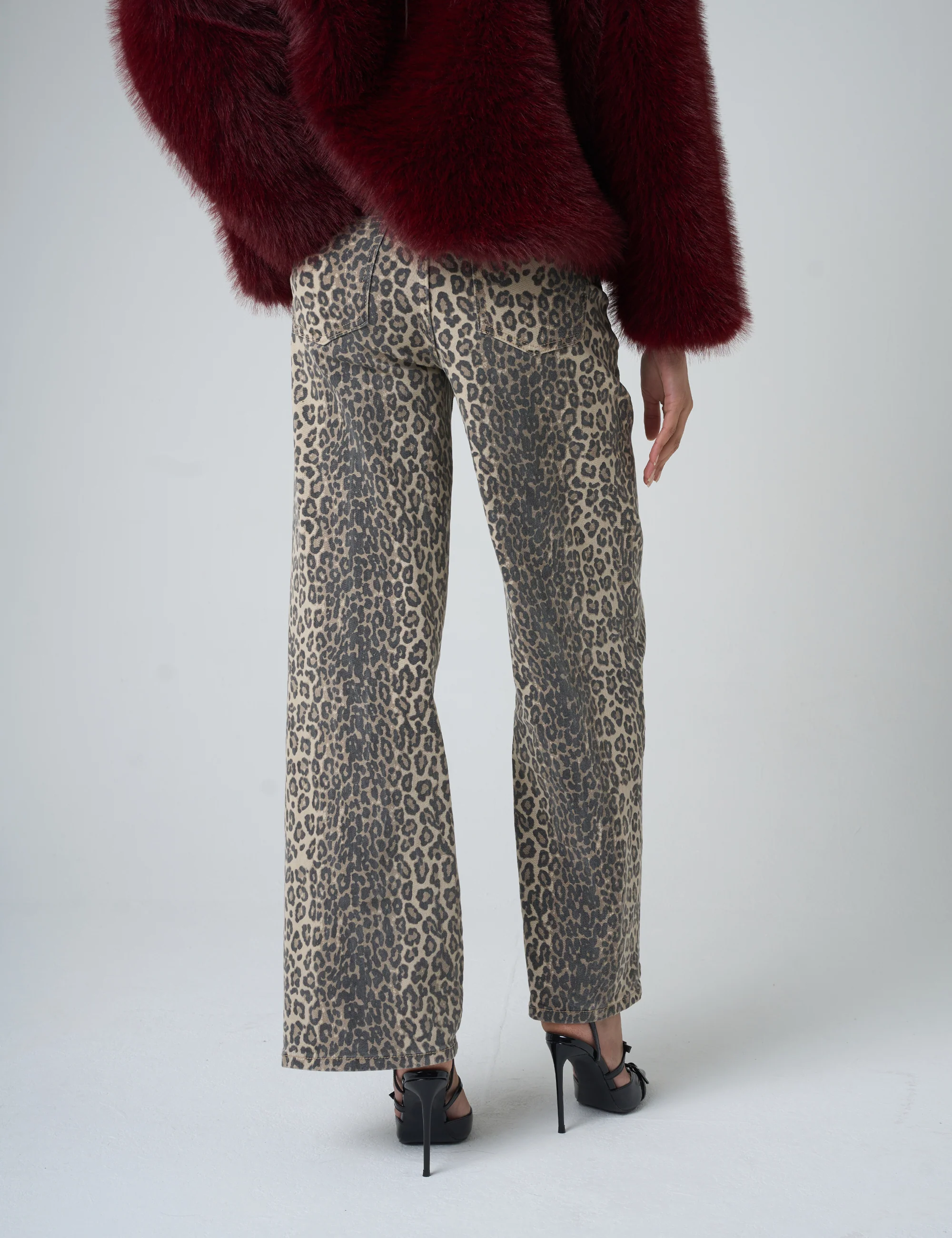 Straight Fit Mid Rise Jean Leopard - Image 3