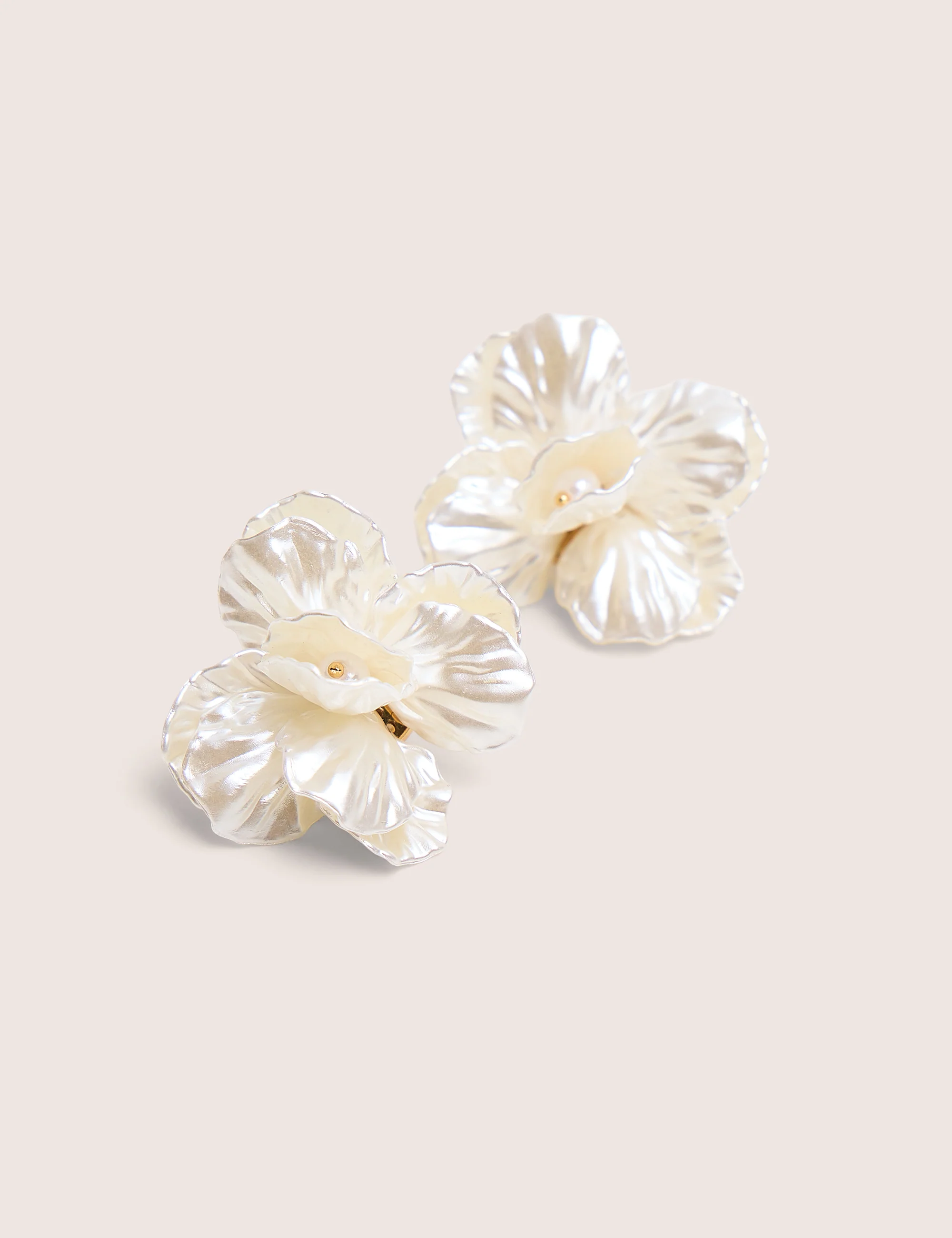 Flower Stud Earring Pearl White - Image 2