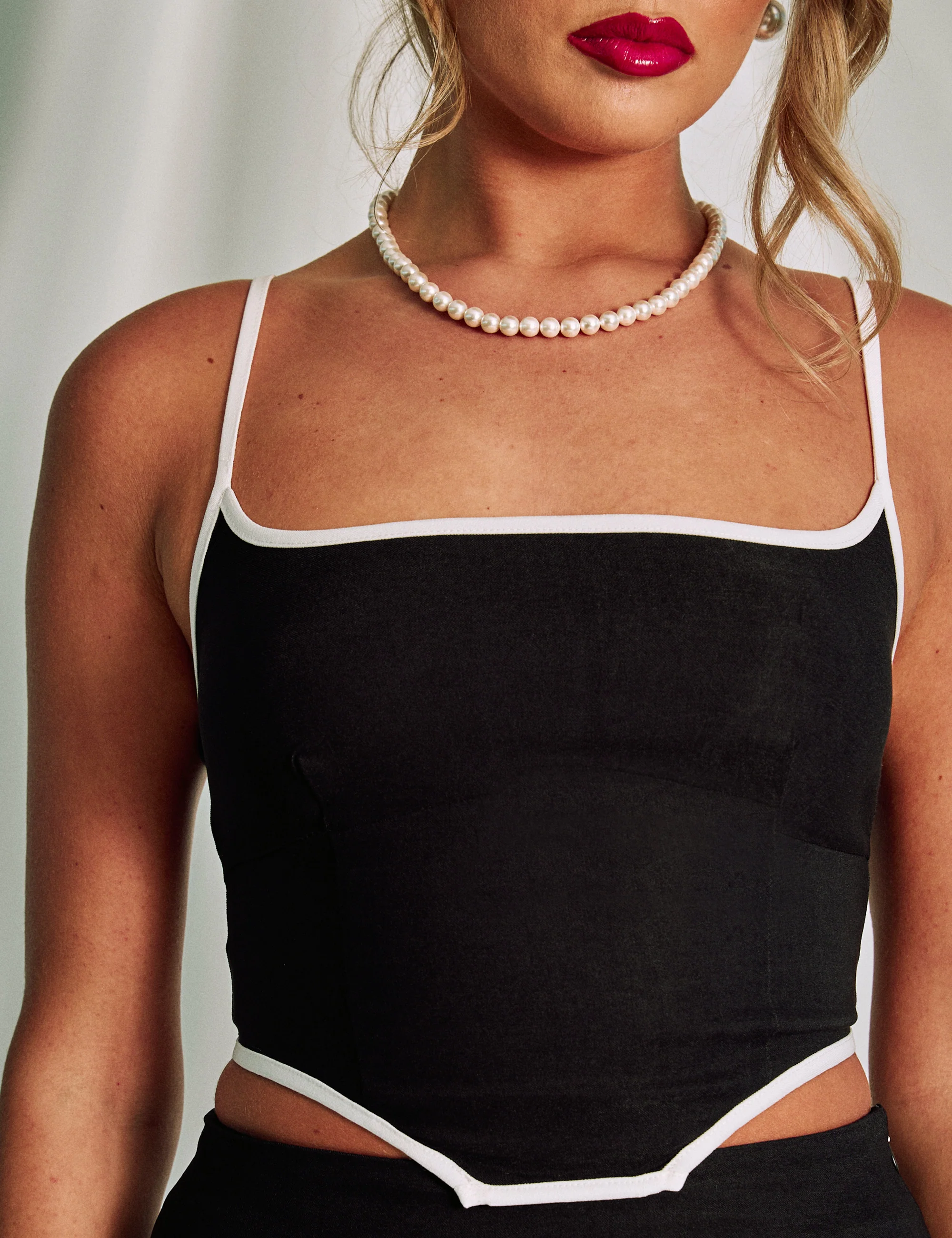 Kaiia Contrast Trim Cami Top Co-ord Black - Image 4