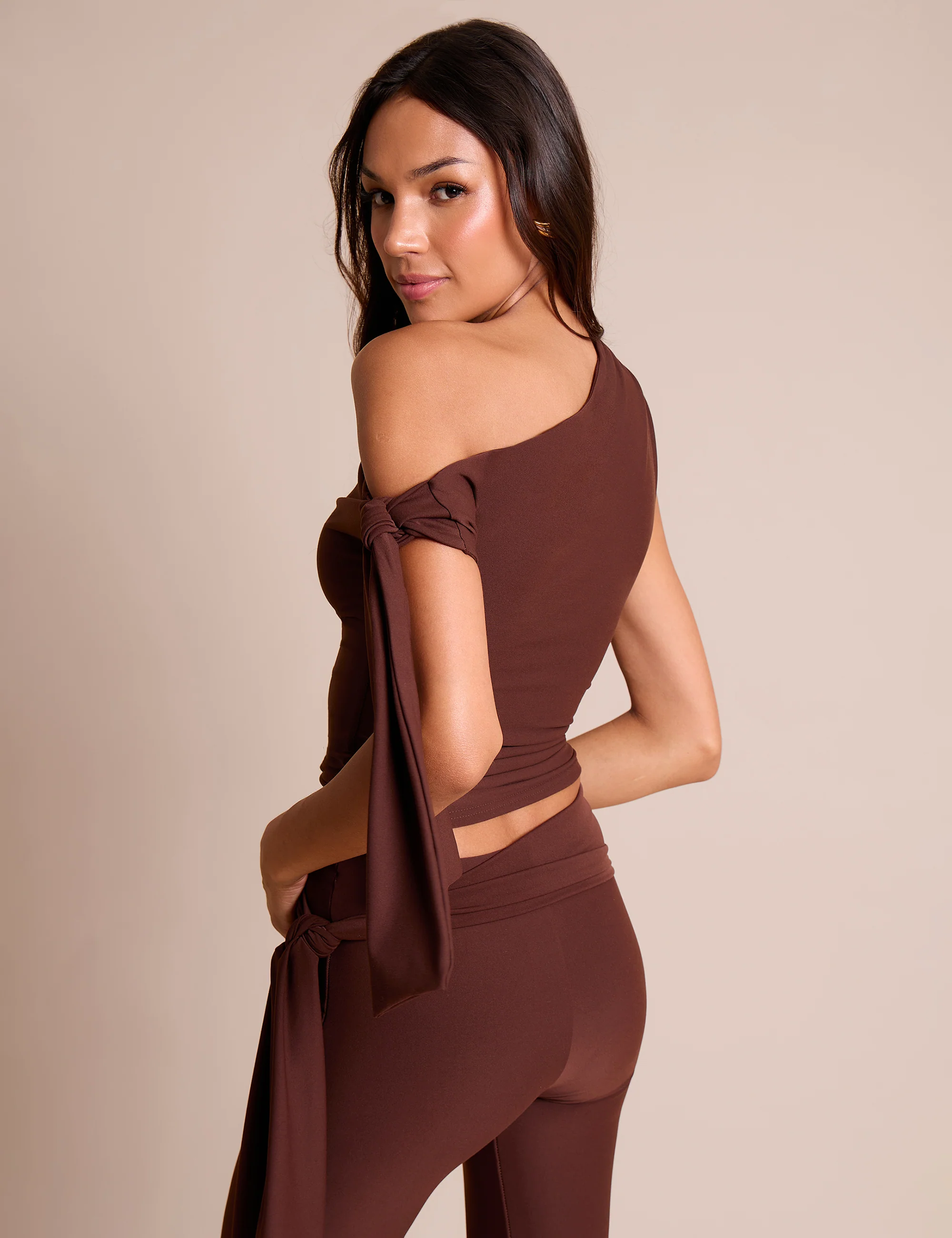 Knot Detail Asymmetric One Shoulder Luxe Slinky Top Chocolate - Image 4