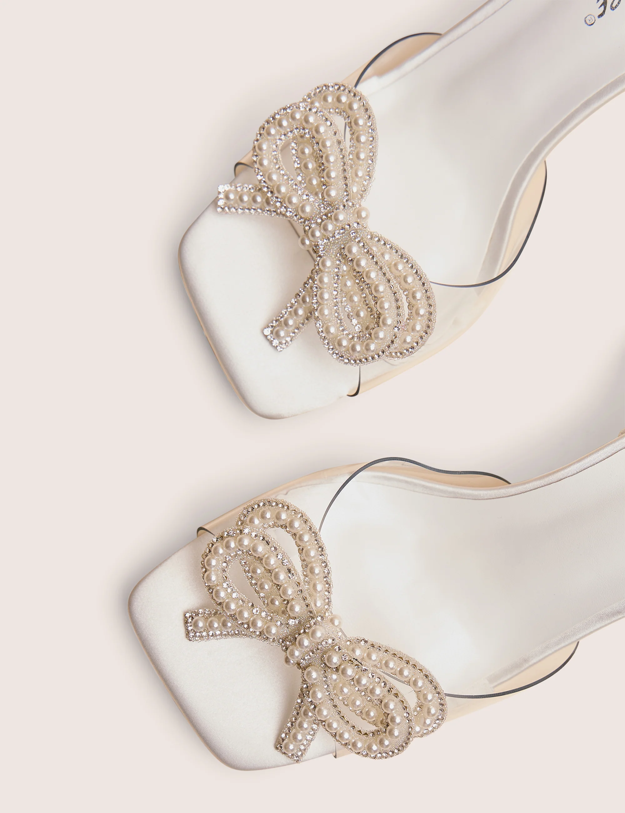 Possesive White Pu Pearl Bow Court High Heels - Image 4