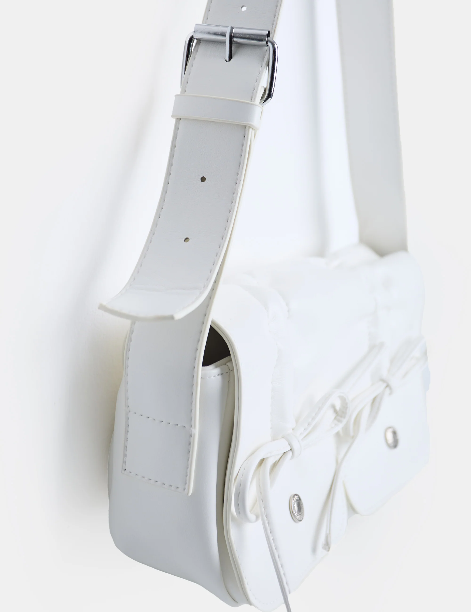 Ribbon White Ruched Shoulder Bag - Image 2