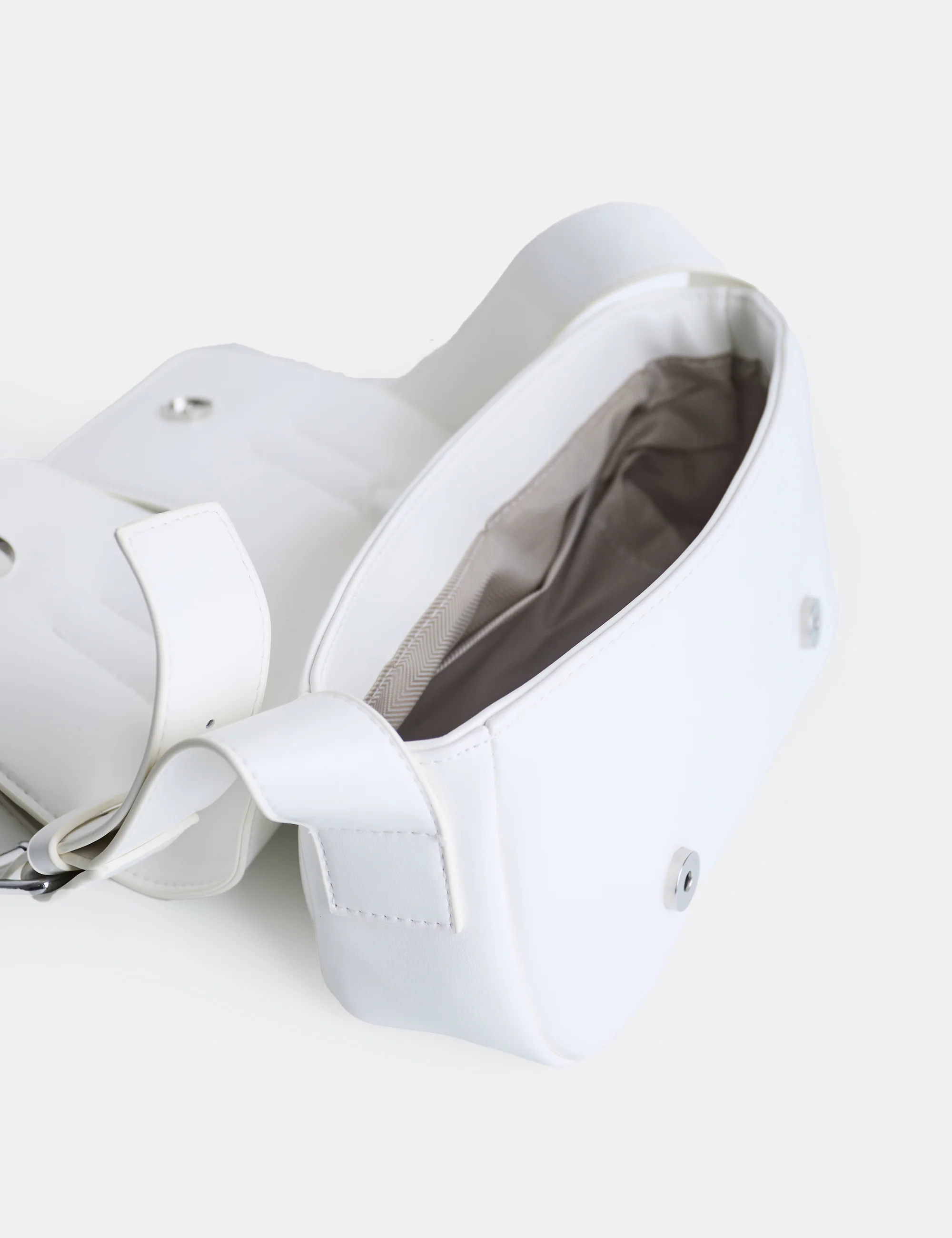 Ribbon White Ruched Shoulder Bag - Image 3