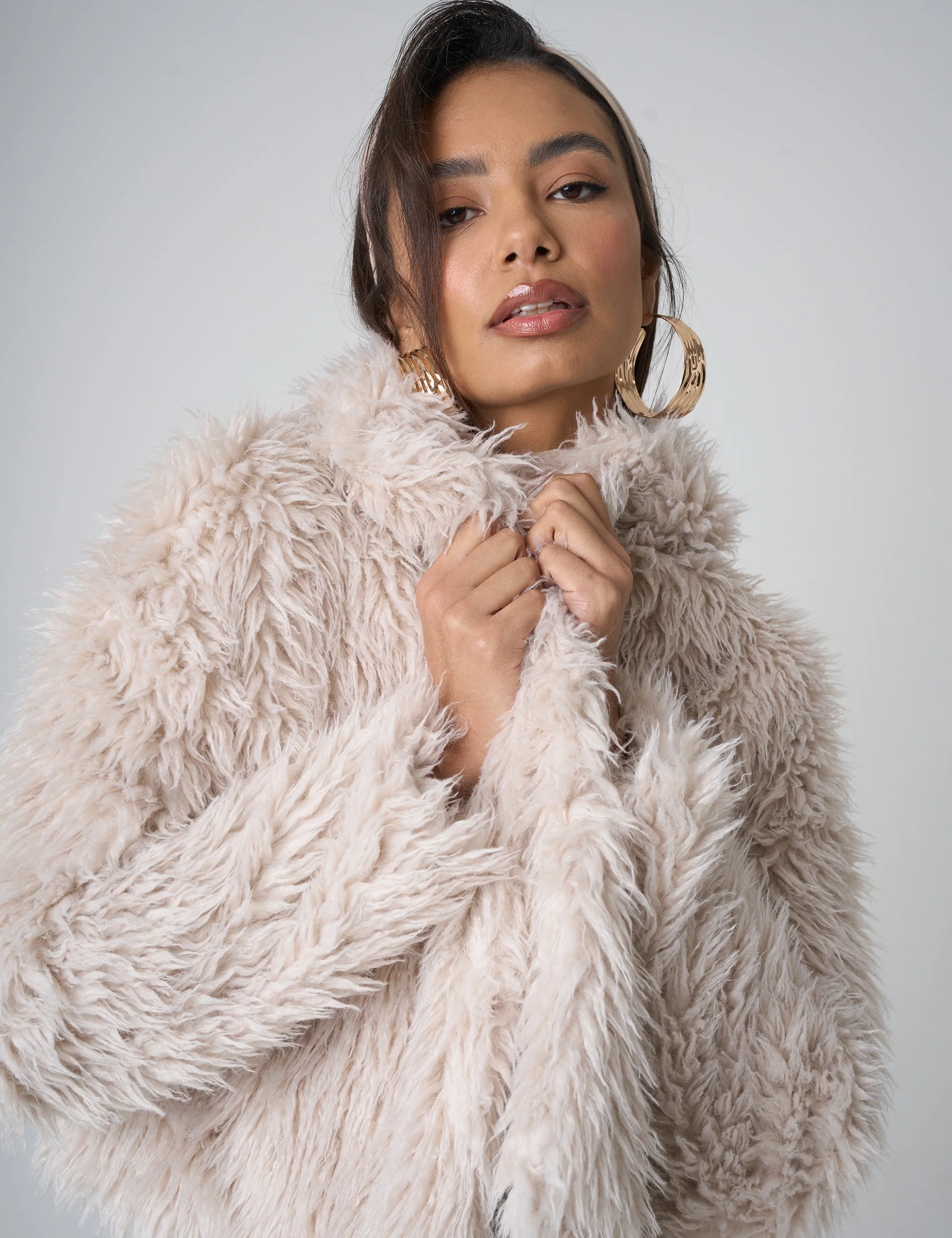 Cropped Shaggy Faux Fur Jacket Beige - Image 3