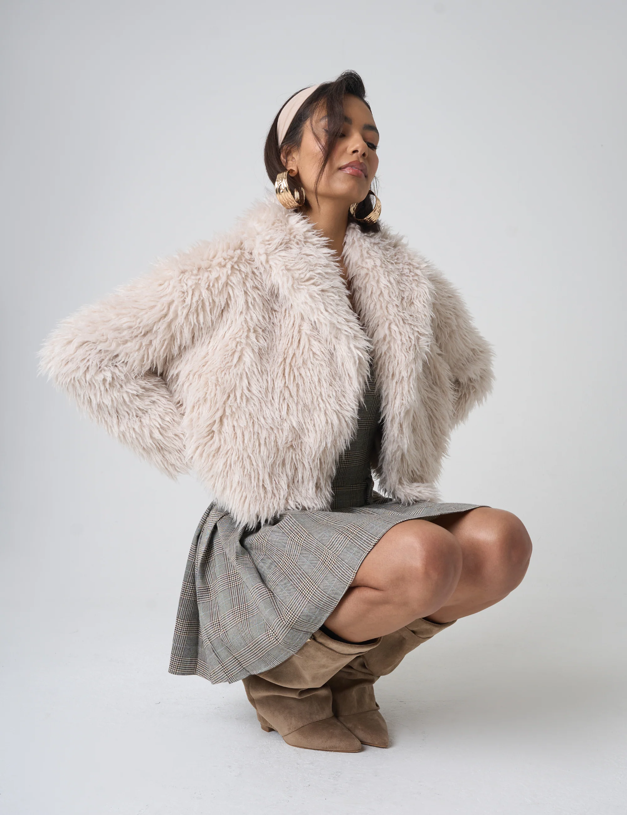 Cropped Shaggy Faux Fur Jacket Beige - Image 4