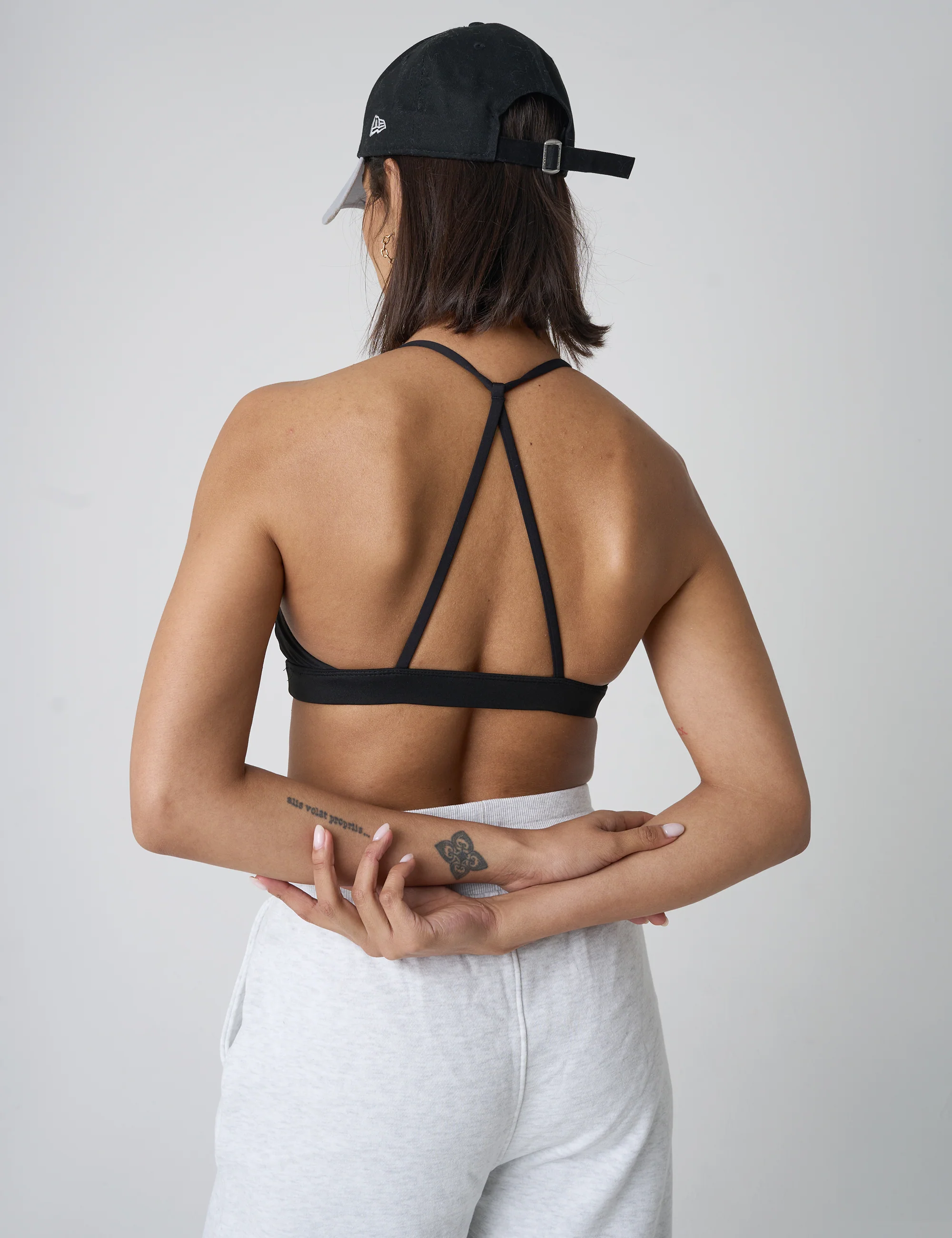 Cross Over Back Detail Sports Bra Black - Image 2