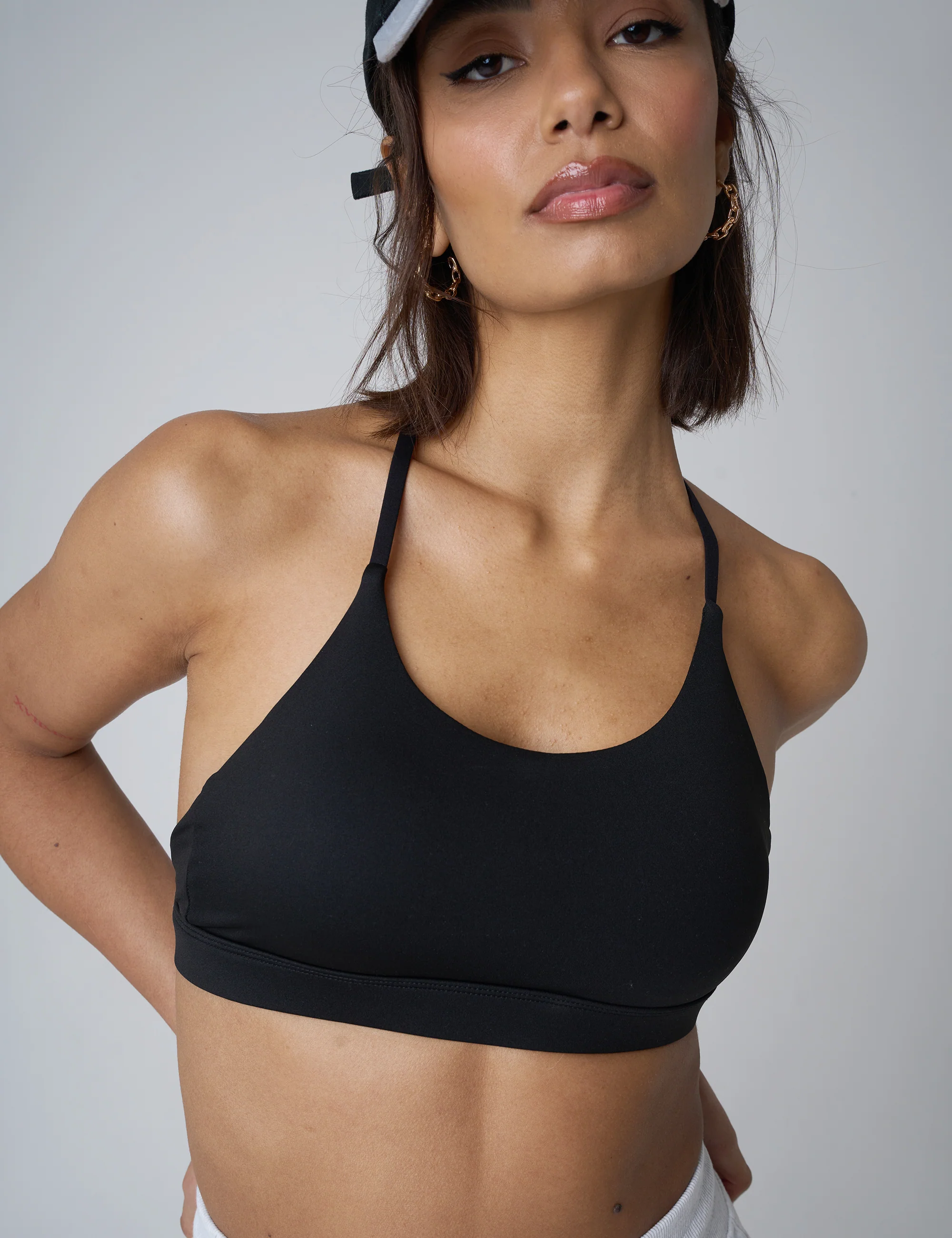 Cross Over Back Detail Sports Bra Black - Image 4